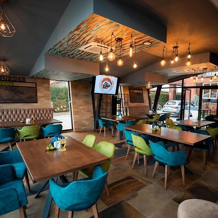 Hotel Grandis Apulum Mioveni Экстерьер фото