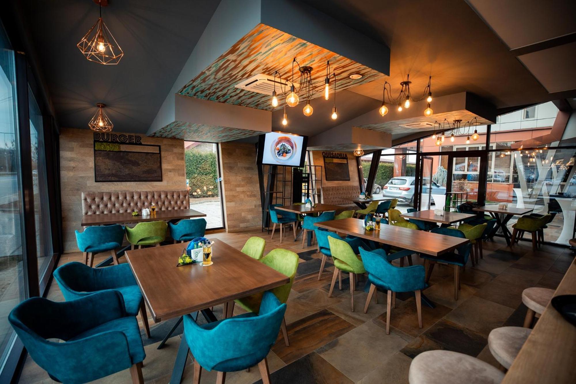 Hotel Grandis Apulum Mioveni Экстерьер фото