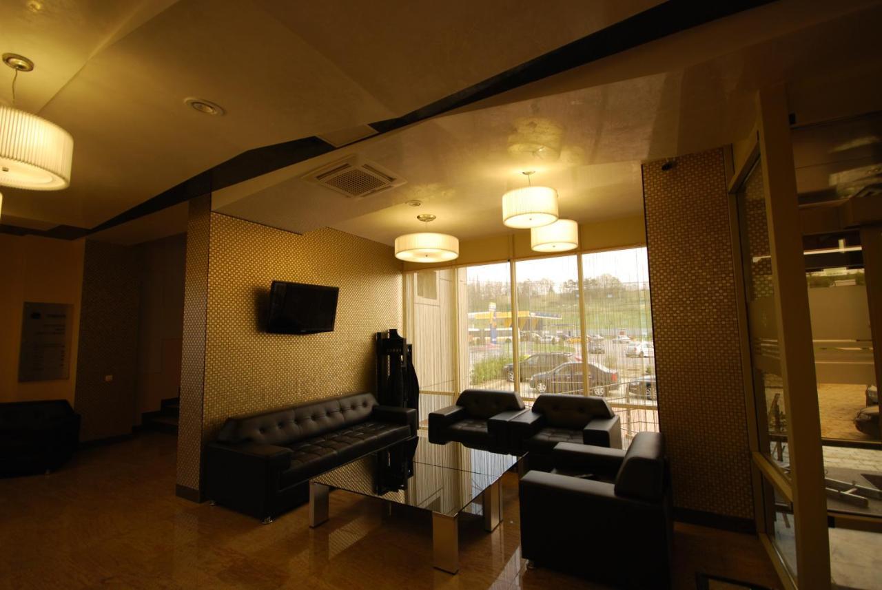 Hotel Grandis Apulum Mioveni Экстерьер фото